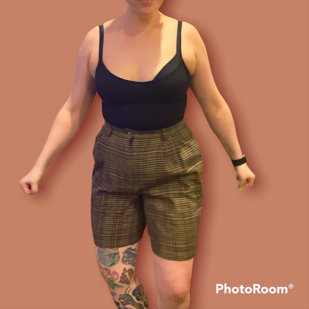 Vintage plaid 90s long line shorts! Love these shorts so much!!!